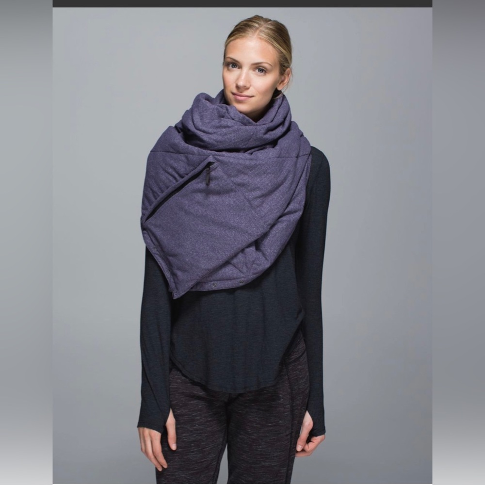NWT lululemon fluffed up scarf